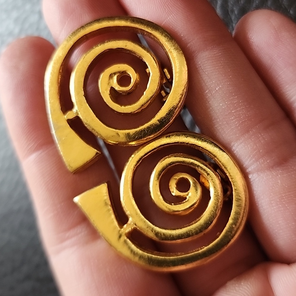 VTG Alva Studios clip on earrings